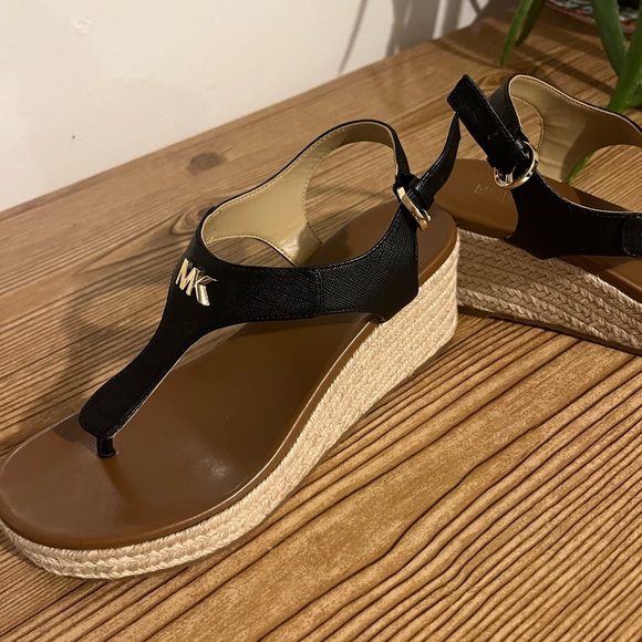 Women’s shoes - Picture 2 of 4